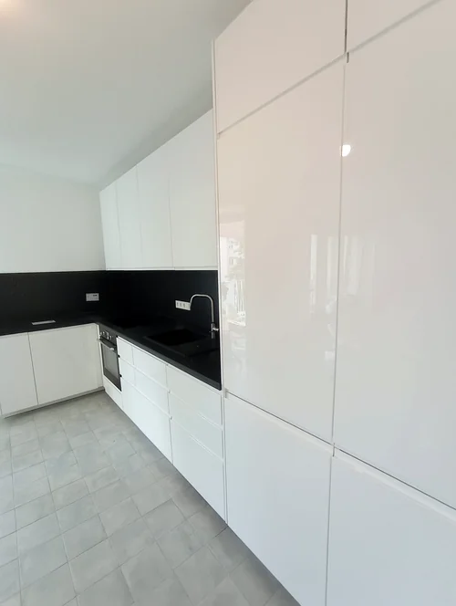 IKEA Küchenmontage in München – weiße Hochglanzküche